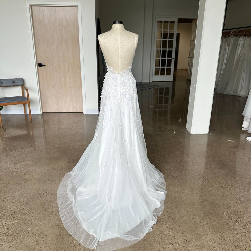 Alexandra Grecco Lumia Wedding Gown - Picture 6 of 9